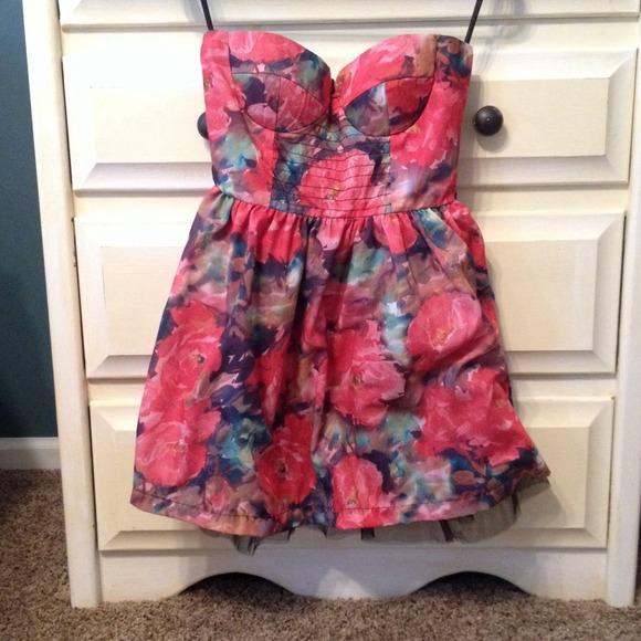 Dresses & Skirts - HOLD Floral Dress/VS Bandeau & yoga shorts bundle