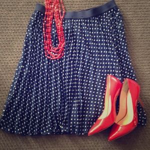 🎉SOLD ✨🎉 Forever 21 navy blue polka dot skirt