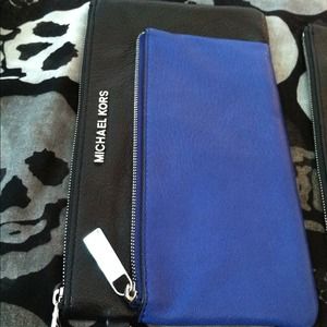🚫SOLD🚫Michael Kors Clutch Black/Sapphire Blue