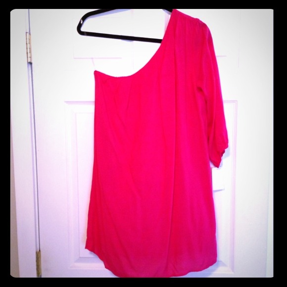 Audrey 3+1 One Shoulder Shift Dress