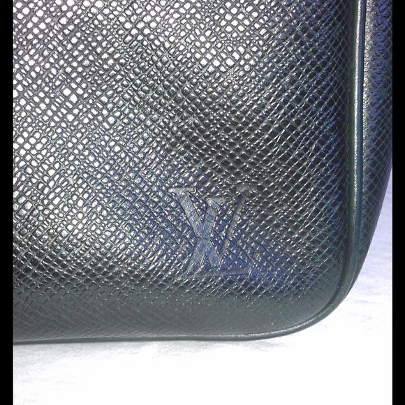 😍LAYAWAY/SOLD😍LV Epi  Leather Reporter - Picture 2 of 4