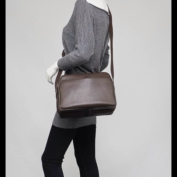 😍LAYAWAY/SOLD😍LV Epi  Leather Reporter - Picture 4 of 4