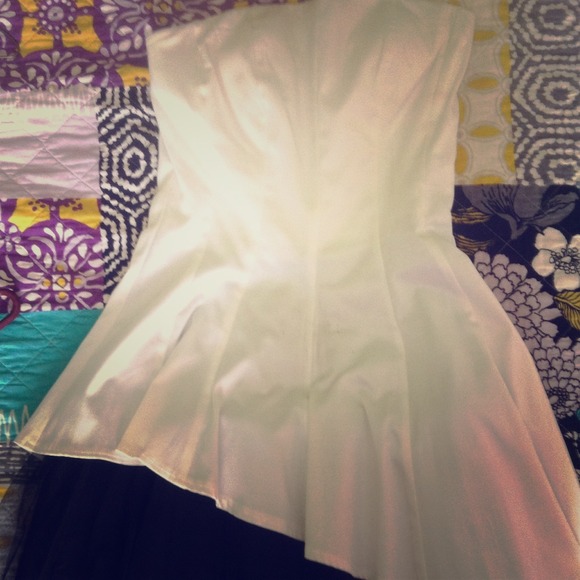 I am selling my old homecoming dress.