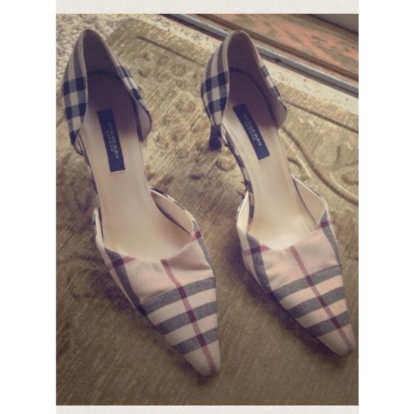 Burberry pumps