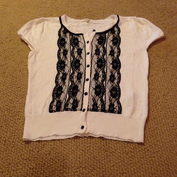 Short sleeve sweater with lace front