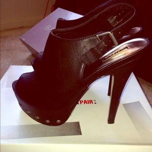 Size 8.5 wild pair heels