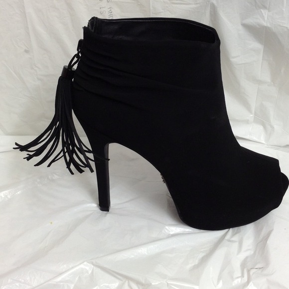 Never worn - perfect condition boots!