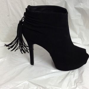 Never worn - perfect condition boots!