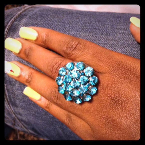 Big face rhinestone blue stretch ring.
