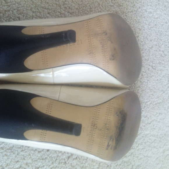 Off white pumps - Picture 3 of 4