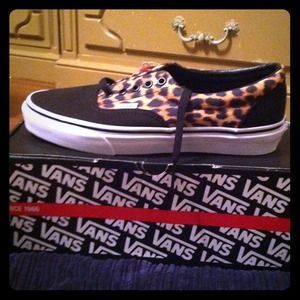 NIB Vans Authentic unisex sneakers Leopard