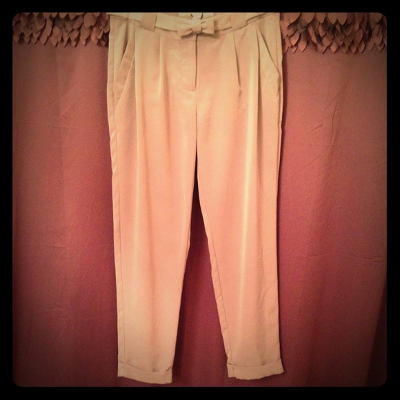 *SOLD*Never been worn Lauren Conrad cropped slacks