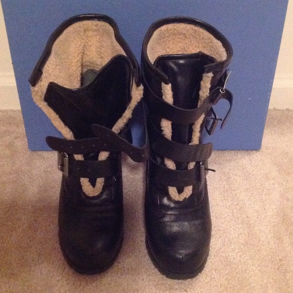 Simply Vera by Vera Wang ankle boot