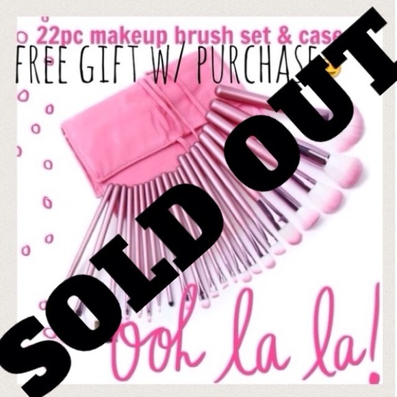 💝SALE💝22pc makeup brush set & case.