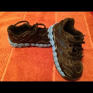 Reeboks toddler size 6