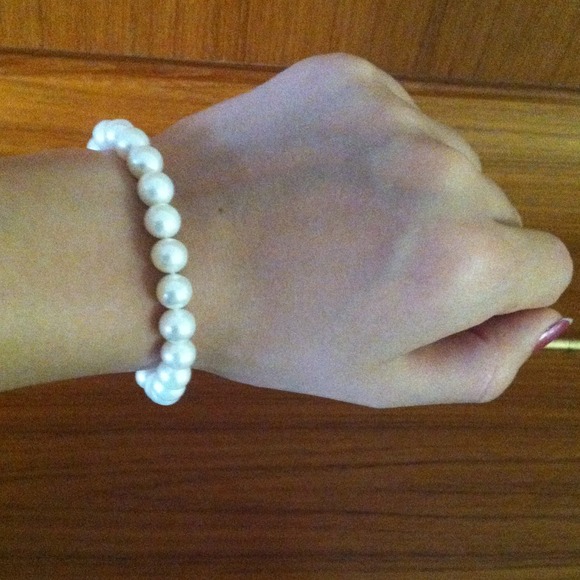 SOLD!Genuine Freshwater White Round Pearl Bracelet - Picture 3 of 4