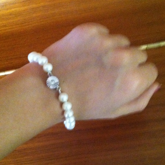 SOLD!Genuine Freshwater White Round Pearl Bracelet - Picture 4 of 4
