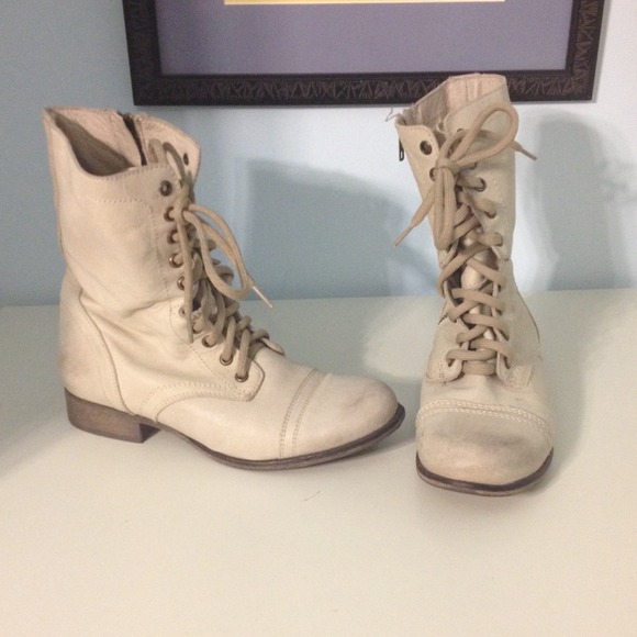 🔻REDUCED🔻White Steve Madden Troopa boots