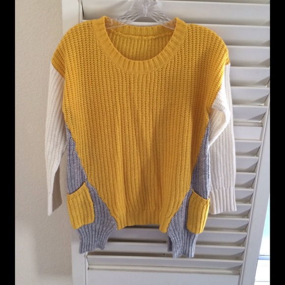 🚫SOLD IN BUNDLE🚫New Fun Color Block Sweater - Picture 3 of 4