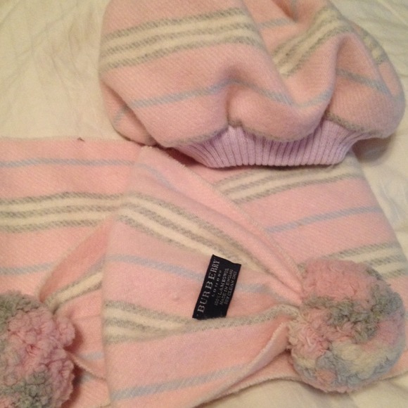 💯Burberry hat and scarf