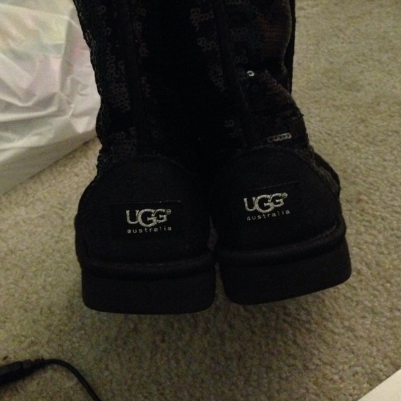 Black sequin uggs - Picture 3 of 3