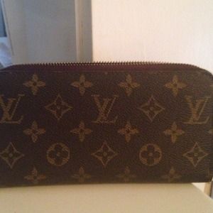 Louis Vuitton inspired zippy wallet