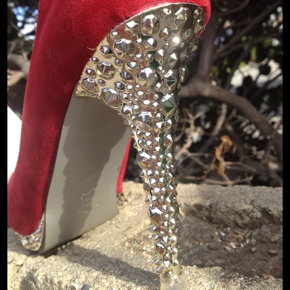 Sexy Red Pumps with studs - Picture 2 of 4