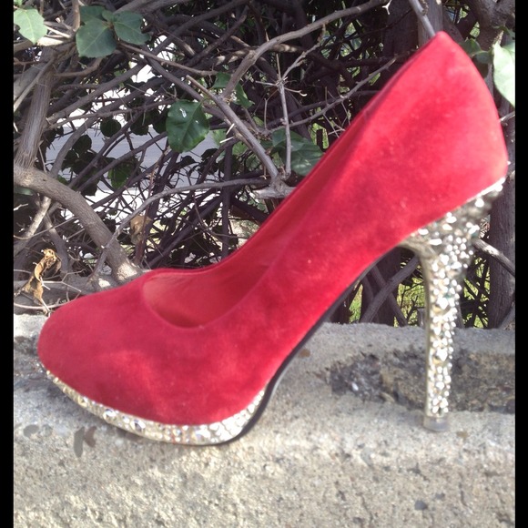 Sexy Red Pumps with studs - Picture 3 of 4