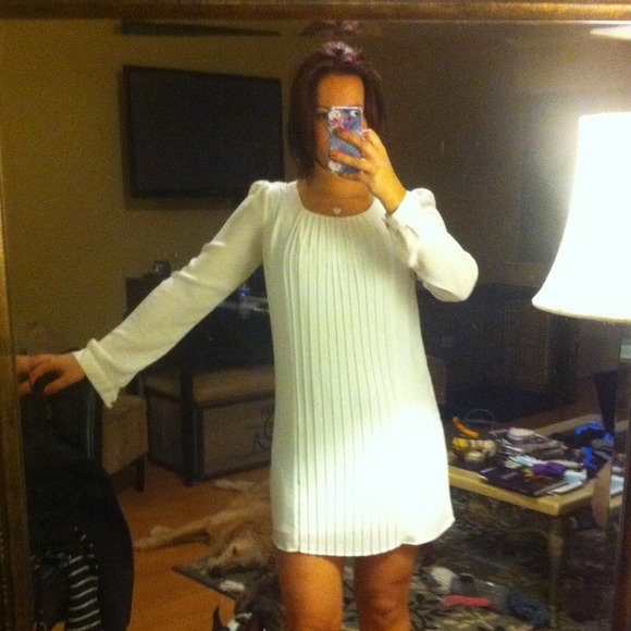 White holiday dress forever XXI Size small. Worn1X