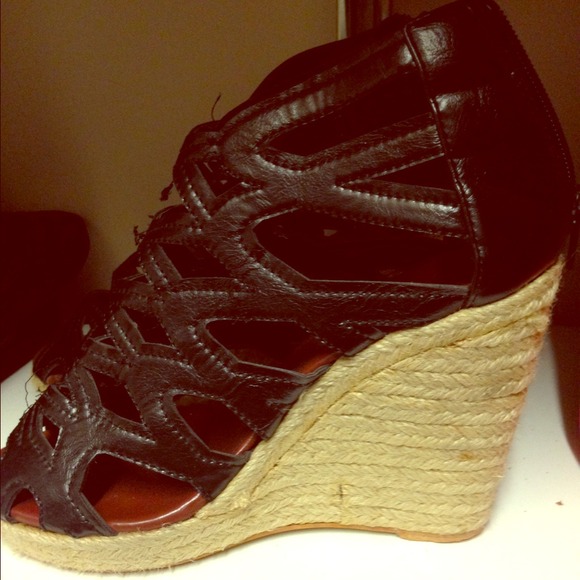 Fabulous Black wedges.