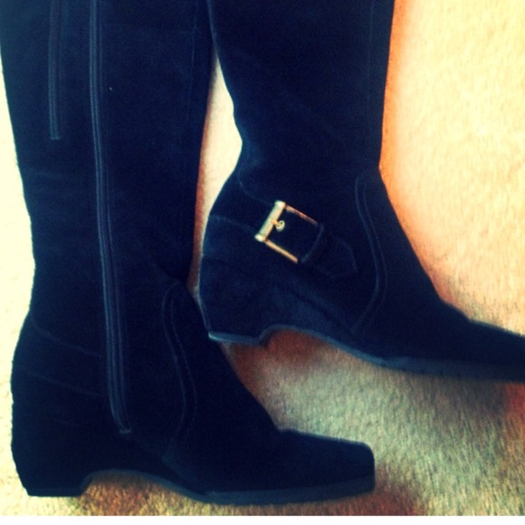Never been worn Aerosole suede leather wedge boots