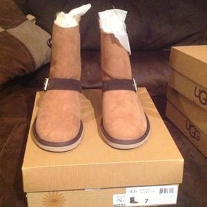 SOLD LOCALLY 💯% Authentic Brand New Uggs