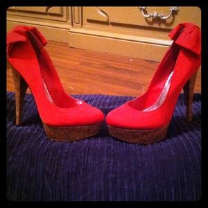 Bebe red/cork platform pump with bow detail