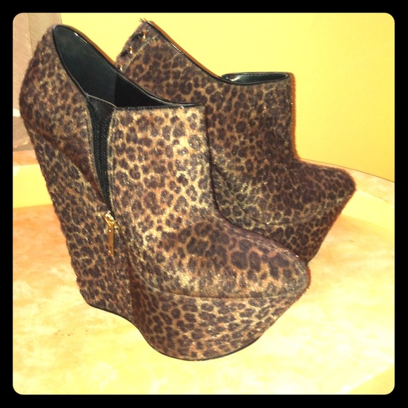 Leopard fur winter sky high wedge booties