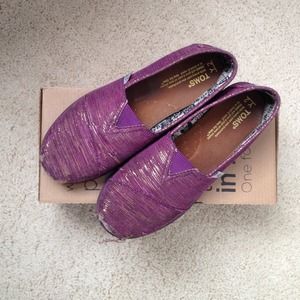Toms youth girls purple size 2