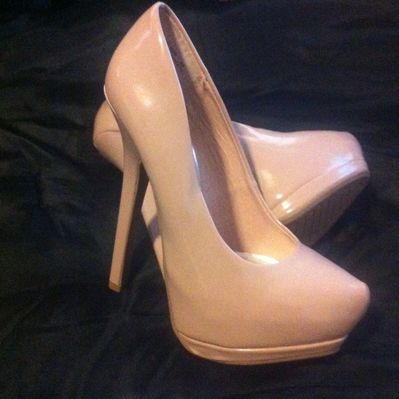 A pair of high heels/pumps