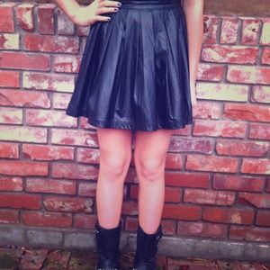 😍HOLD😍Skater Skirt Xs
