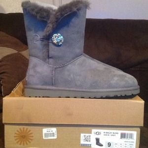SOLD LOCALLY 💯% Authentic Bailey Bling Uggs