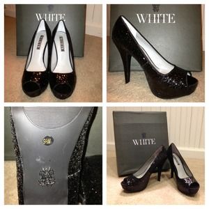 Vera Wang black shoes