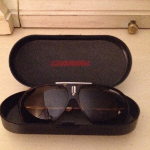 Carrera - Picture 1 of 1