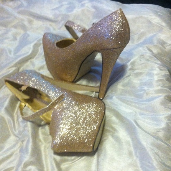 Gold heals new 5 inch high