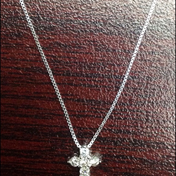 14K white gold diamond cross 1/4" -