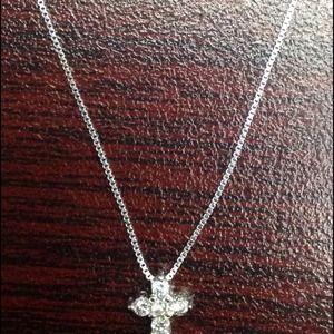 14K white gold diamond cross 1/4" -
