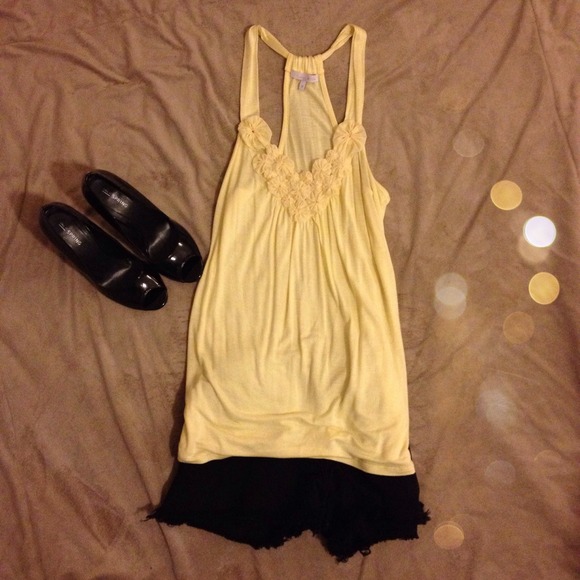 Charlotte Russe,Yellow Tank w flower details