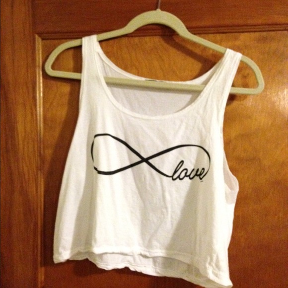 Brandy Melville infinity love tank 🌟NWOT🌟