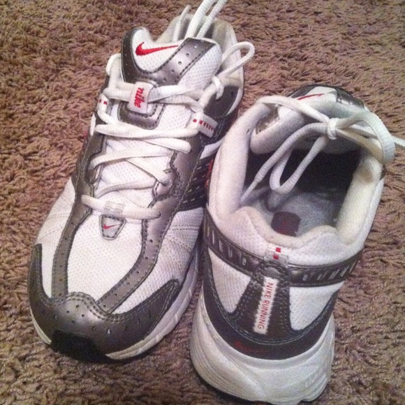 SOLD ✅ Nike running shoes - Picture 2 of 3