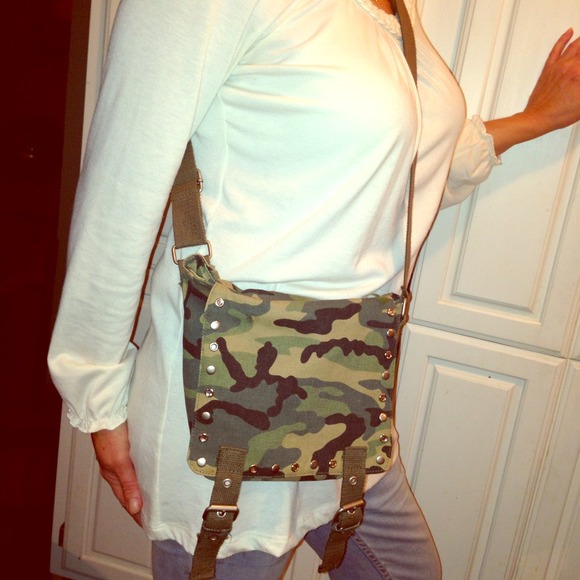 Camo satchel
