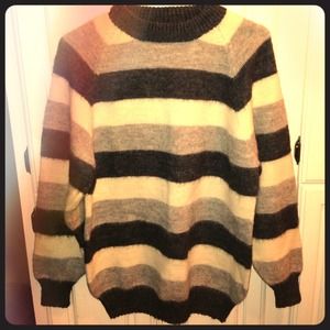 Super cute sweater for season!