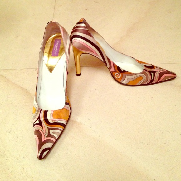 Emilio Pucci silk printed pumps