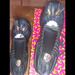 🎁🎉SOLD to a friend 🎁🎉NWB TB Reese flats!!!
